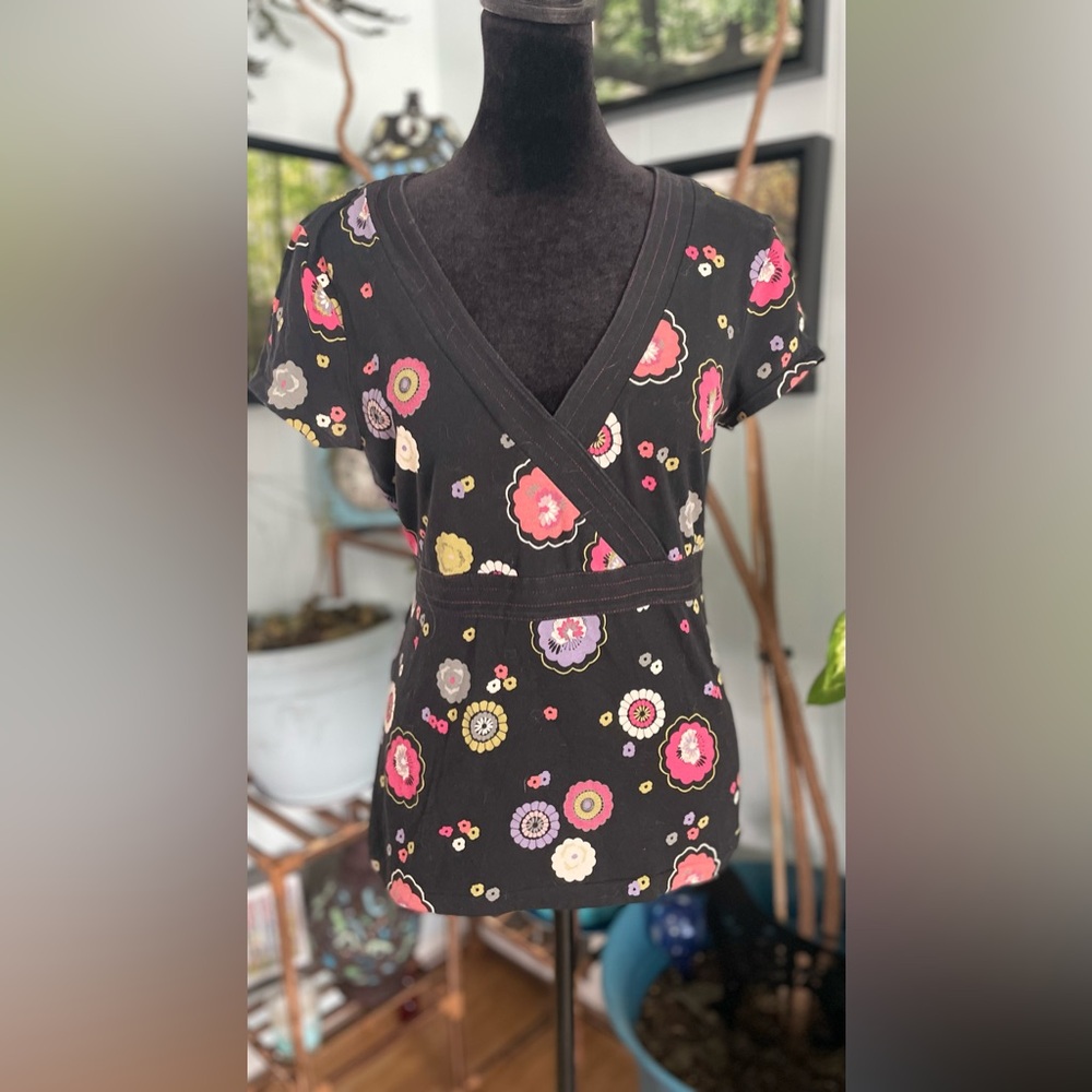 Old Navy Black Mod Floral Short Sleeve Tie Back Waist Shirt Size medium